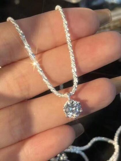 《時の雫（トキノシズク）》ヴィンテージ・クリスタルソリティアペンダント